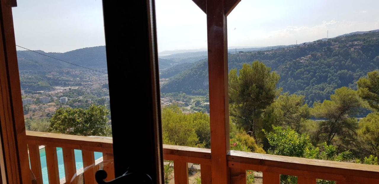 Le De La Pierreraie Cote D'azur Piscine Terrasse Et Vue Chalet Drap